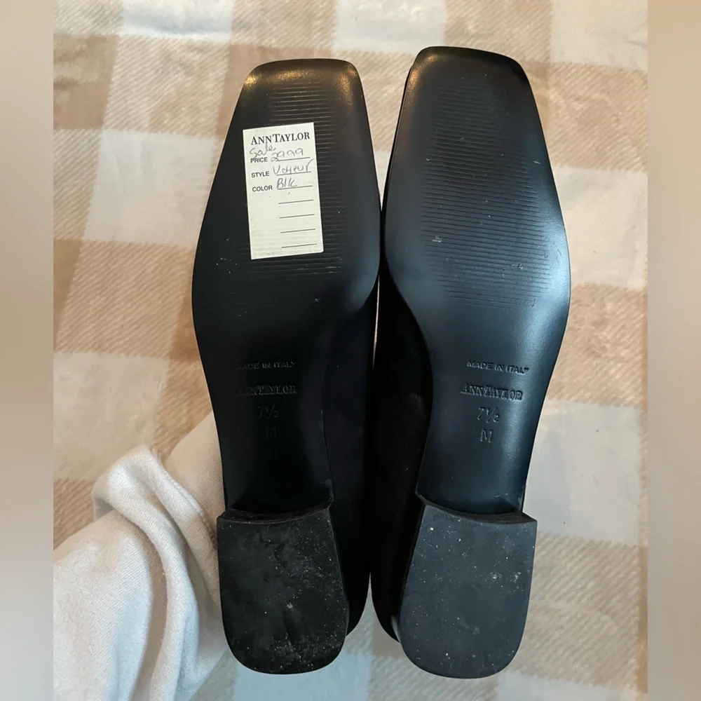 NEW 7.5 Ann Taylor Black Suede Flats with Floral cutout. Square tops